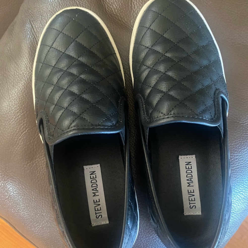 Steve Madden Black Quilted Loafers